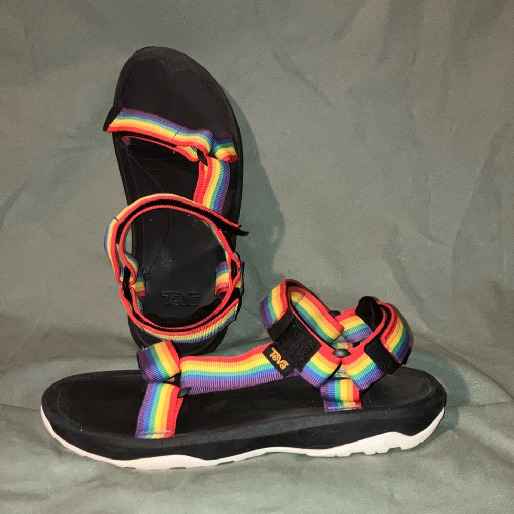 Teva 🏳️‍🌈 sandals- kids size 6 (or women’s size 7.5-8)